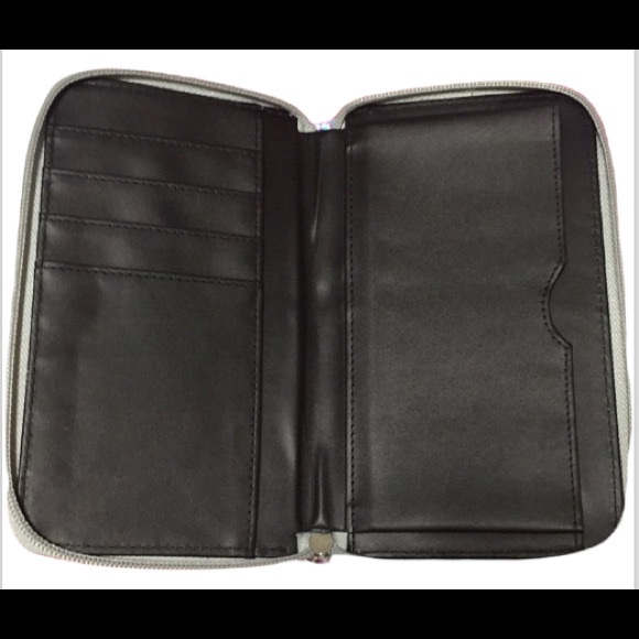 New holographic wristlet - Picture 2 of 3